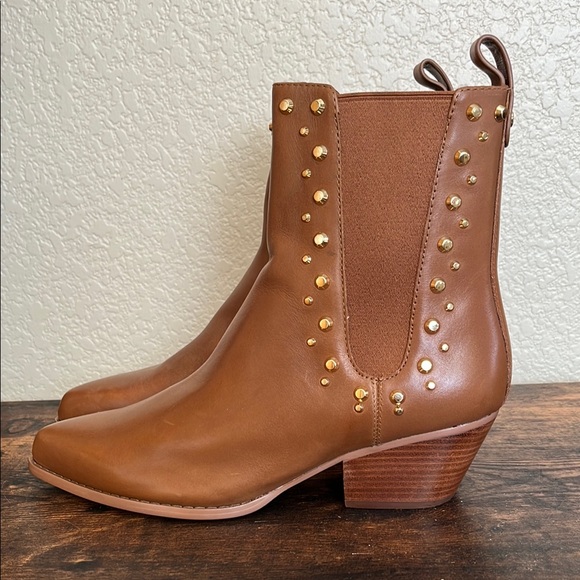 🆕 Michael Kors Kinlee Astor Studded Leather Ankle Boot - Picture 1 of 10